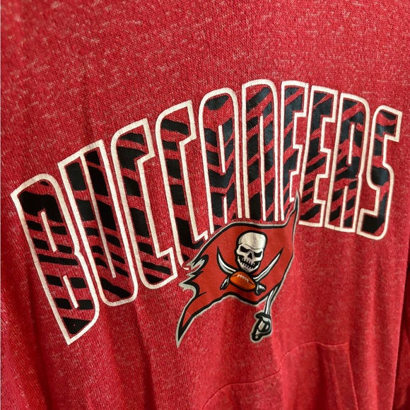 NFL - Buccaneers Red Hoodie - M - Picture 2 of 4